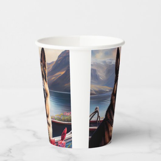 German Shepherd op een peddel: Een Schilderachtig  Papieren Bekers (Links)