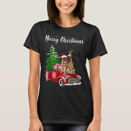 German Shepherd Riding Red Truck Merry Christmas D T-shirt (Voorkant)