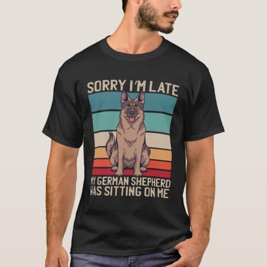 German Shepherd Sorry I m Late My Dog Was Sitting T-shirt (Voorkant)
