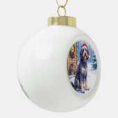 German Wirehaired Pointer Snowy Lodge Santa Hat Keramische Bal Ornament (Links)