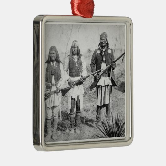Geronimo en drie van zijn Apache-strijders, 1886 ( Metalen Ornament (Rechts)