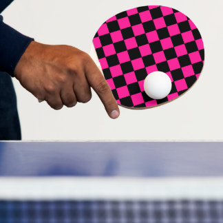 Geruit heet roze en zwart tafeltennisbatje