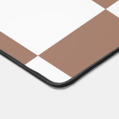 Geruit patroon in wit en Mocha Mousse Bureaumat (Hoek)