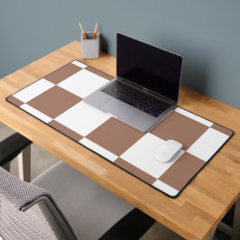 Geruit patroon in wit en Mocha Mousse Bureaumat