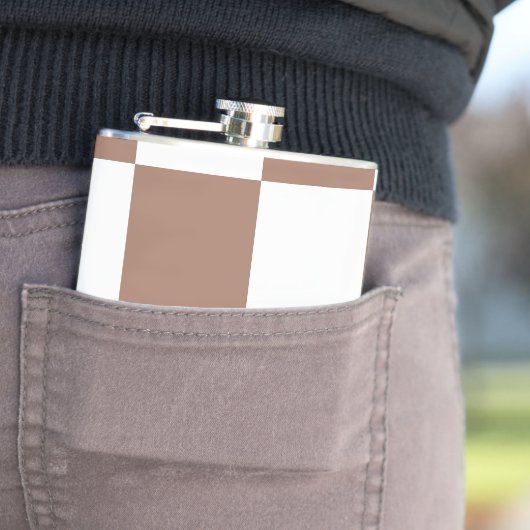 Geruit patroon in wit en Mocha Mousse Heupfles (Voorbeeld)