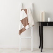 Geruit patroon in wit en Mocha Mousse Sherpa Deken (In situ)