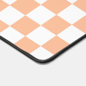 Geruit perzikkleurig wit geometrisch retro monogra bureaumat (Hoek)