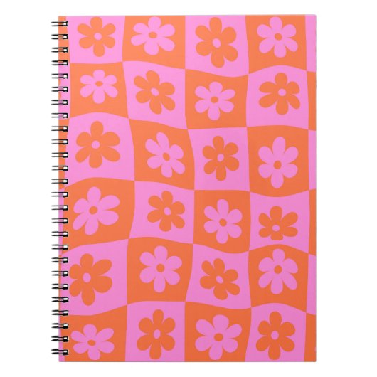 Geruit Warped Retro Pink en Sinaasappel Flowers Notitieboek (Voorkant)