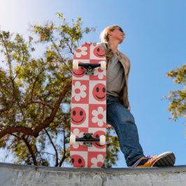Geruite Bloemen en Gelukkige Gezichten Rood  Persoonlijk Skateboard