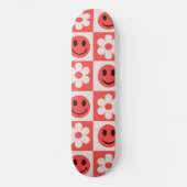 Geruite Bloemen en Gelukkige Gezichten Rood Persoonlijk Skateboard (Voorkant)