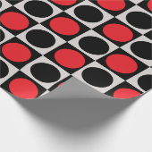 Geruite geometrische rode zwarte cirkel polka stip cadeaupapier (Hoek)