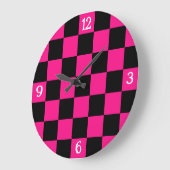 Geruite hete roze zwarte geometrische retro w numm grote klok (Hoek)