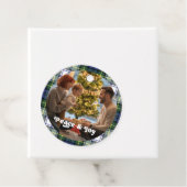 Geruite kerstcadeautag met aangepaste foto bedankjes labels (In situ)