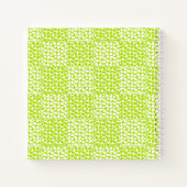 Geruite Liefde in Lime Groen en Wit Monogram Notitieboek (Achterkant)