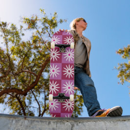 Geruite madeliefjes op rode en roze geruite borden persoonlijk skateboard