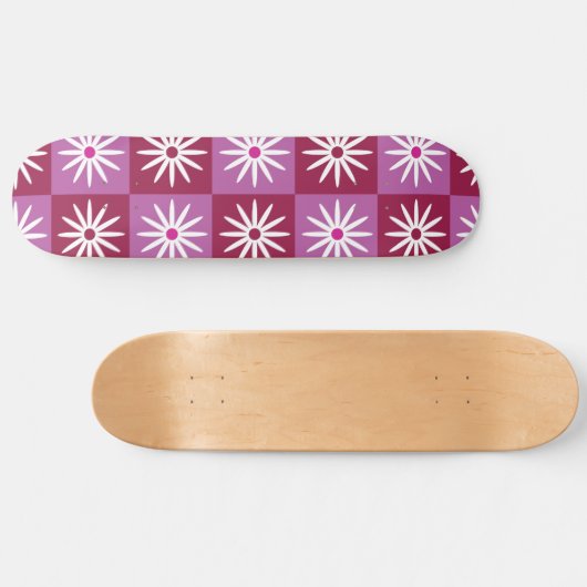 Geruite madeliefjes op rode en roze schaakborden persoonlijk skateboard (Horizontaal)