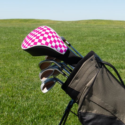 Geruite neon roze en wit golfheadcover (Insitu)
