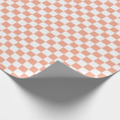 Geruite perzik en wit cadeaupapier (Hoek)