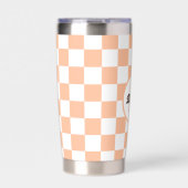 Geruite perzik en witte geometrische retro Monogra Geïsoleerde Drinkbeker (Voorkant)