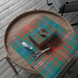 Geruite rustieke klassieke kerst Feestdagen Tartan Cadeaupapier<br><div class="desc">Onze prachtige kerst Wilson Tartan Plaid Wrapping Paper is perfect om een vleugje tijdloze elegantie en feestelijke geest toe te voegen aan uw geschenken. Dit inpakpapier is voorzien van een klassiek sinaasappel en turquoise geruite tartan. De levendige kleuren roepen de warmte en vreugde van het vakantieseizoen op, waardoor een heerlijke...</div>