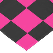 Geruite vierkanten heet roze zwart geometrische re lange tafelloper (Hoek)