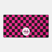 Geruite vierkanten heet roze zwart retro Monogram Bureaumat (Voorkant)