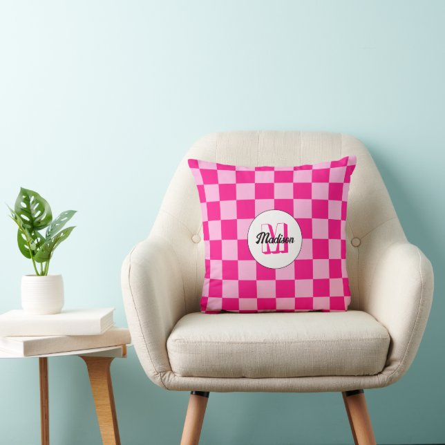 Geruite vierkanten licht heet roze retro Monogram Kussen (Stoel)