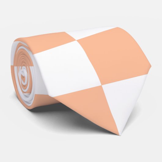 Geruite vierkanten perzik en witte geometrische re stropdas (Opgerold)