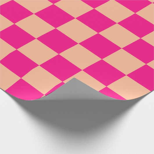 Geruite vierkanten perzik heet roze geometrische r cadeaupapier (Hoek)