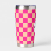 Geruite vierkanten perzik heet roze retro Monogram Geïsoleerde Drinkbeker (Voorkant)