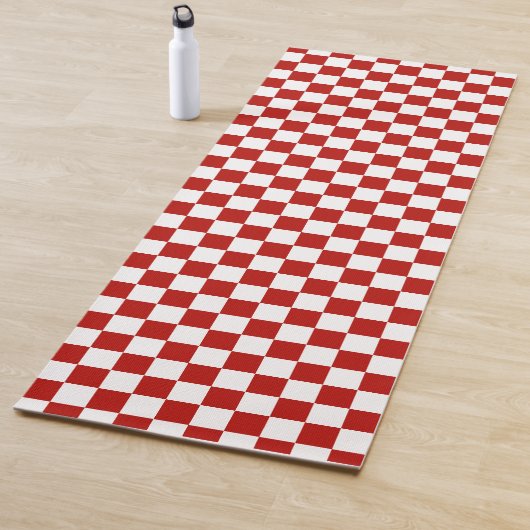 Geruite vierkanten rood wit geometrisch retro yogamat (In situ)