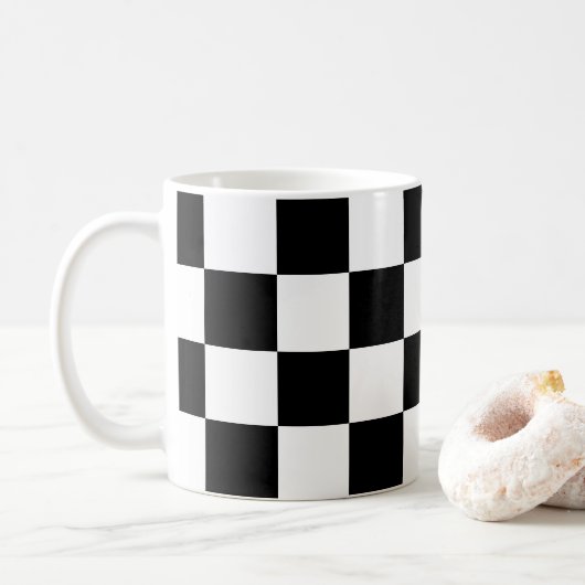 Geruite vierkanten Zwart-wit geometrische retro Koffiemok (Met donut)
