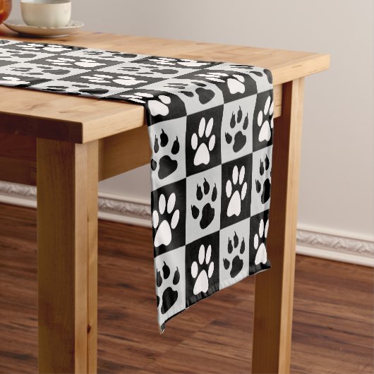 Geruite zwarte witte poten en klauwen korte tafelloper (Voorbeeld)