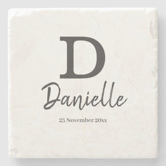 Geschenk met initiële aangepaste naam en datum met stenen onderzetter (Voorkant)