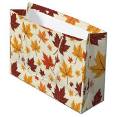 Geschenktas met herfst gebladerte patroon groot cadeauzakje (Voorkant Gekanteld)