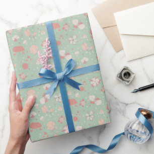 Geschetste bloemen op lichtgroen cadeaupapier