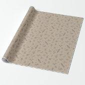 Geschetste wilde bloemen op lichtbruin cadeaupapier (Uitgerold)