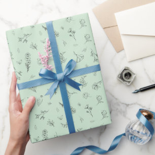 Geschetste wilde bloemen op lichtgroen cadeaupapier