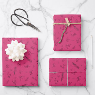 Geschetste wilde bloemen op roze rood inpakpapier vel