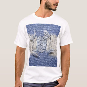 Gescheurd blauw denim: jeans textuur. t-shirt
