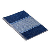 Gescheurd denim: blauwe jeans stof. notitieboek (Rechterzijde)