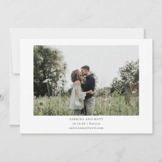 Gescheurd papier rand handgeschreven script foto b save the date (Achterkant)