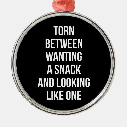 Gescheurd tussen willen en eruit zien als een snac metalen ornament (Voorkant)