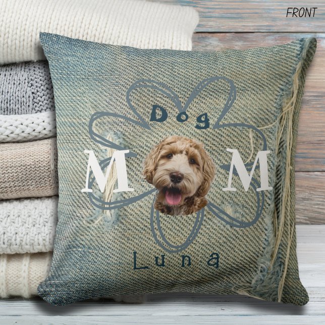 Gescheurde Blauwe Denim Jeans Gat en Hond Kussen (This is the perfect custom gift for mom! She will love this throw featuring her favorite dog!)