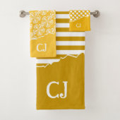 Gescheurde gele strepen Floral Polka Dot Initialen Bad Handdoek (Insitu)