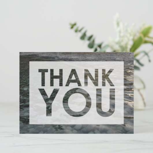 Gescheurde Water Gladde Stenen Foto met Uitknipsel Bedankkaart (Staand voorkant)