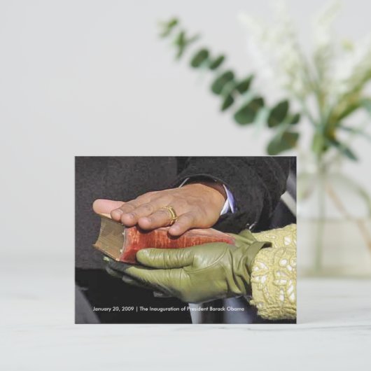 GESCHIEDENIS: President Obama's hand op de Bijbel Briefkaart (Staand voorkant)