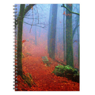 Geschilderd herfstblauw bos mist notitieboek