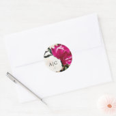 Geschilderd Magnolia op zwart | Monogram bruiloft Ronde Sticker (Envelop)