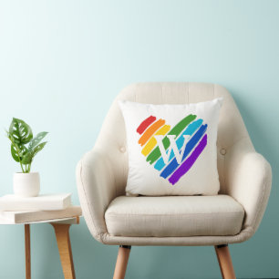 Geschilderd Regenbooghart op Wit Monogram Kussen